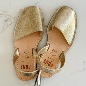 NWT PONS Classic Metallic Champagne Sandals 9